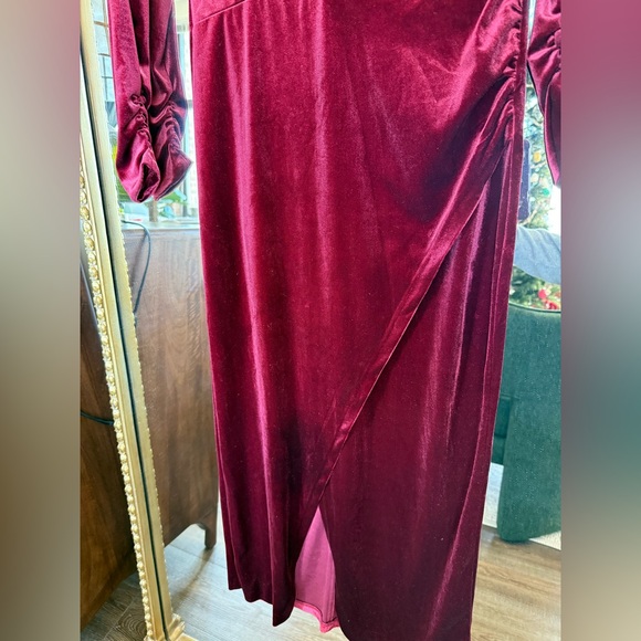 Zara Deep Red Velvet Long Sleeve Dress - Picture 4 of 7